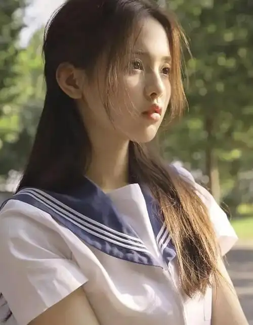 杨超越:从打工妹变成明星,年入千万的她,没你想的那么简单