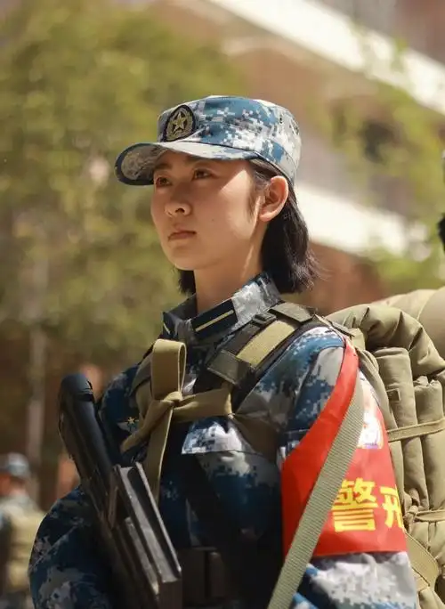 30张大图:穿军装的女兵,太好看了!