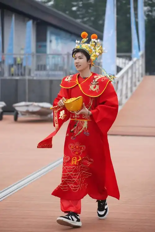 王源客厅狂欢巡演##王源城市捉迷藏