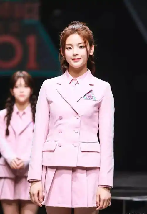 杨超越校服写真照曝光,青春活力十足,人美就是任性_漂亮_长相_网友