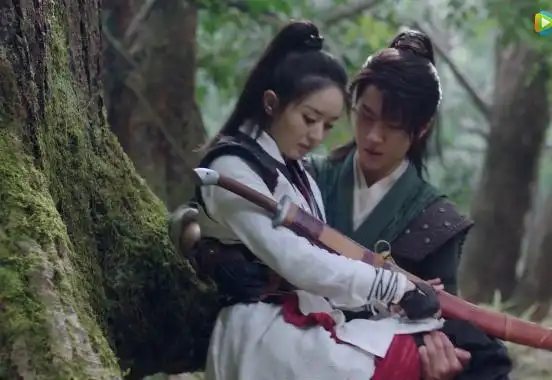 王一博公主抱赵丽颖太轻松,引发网友回忆:林狗,你该反思一下了