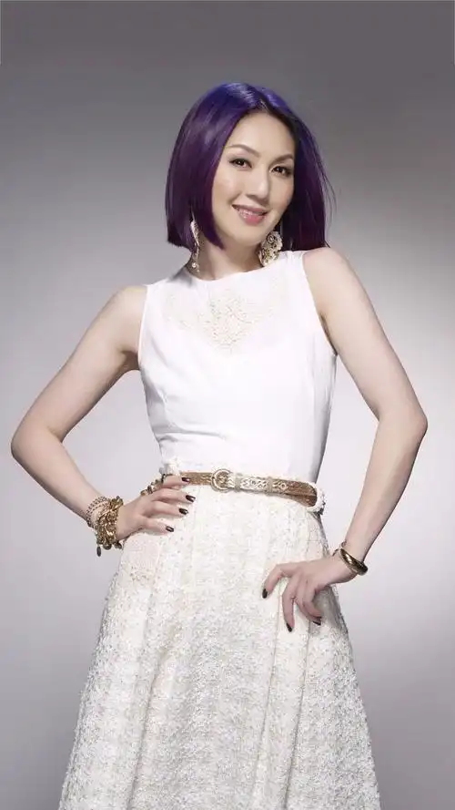 p>杨千嬅,原名杨泽嬅,1974年2月3日出生于中国香港,祖籍广东汕头