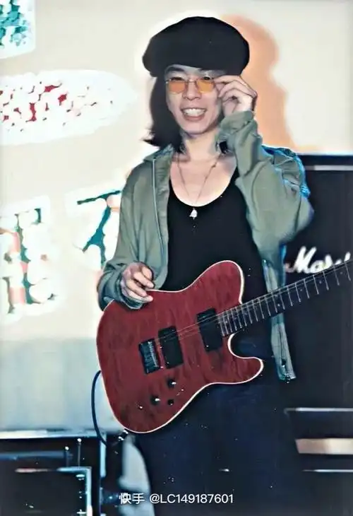 黄贯中颜值帖盖楼