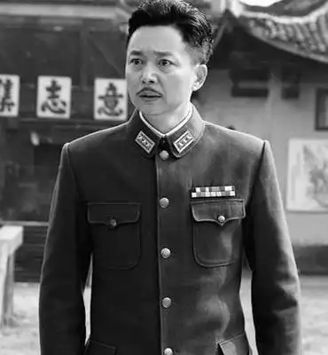 刘奕君两段婚姻失败后独自抚养两个孩子这样的男人能不火吗