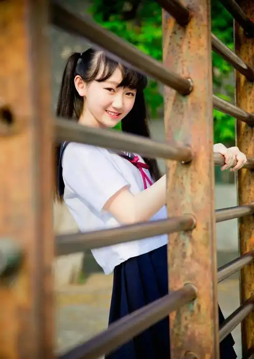 校服双马尾妹子纯真可爱阳光写真集