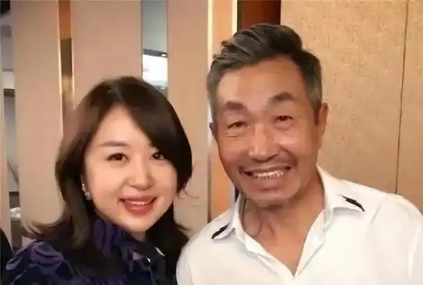 演员杜源:4岁认识爱妻,结婚40年生一女,如今还好吗