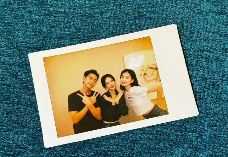 杨紫李现乔欣同一时间晒三位合照,网友感慨:今夕是何年_娱乐_亲爱的