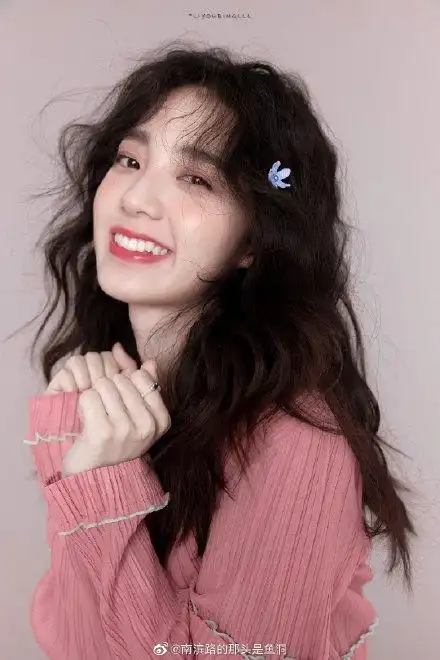 求美女笑起来超甜的头像