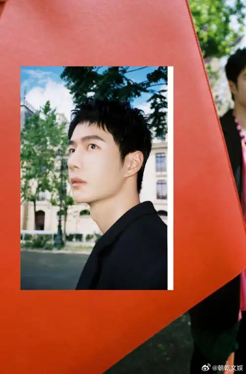 秀胶片照#王一博在罗意威大秀上的胶片照片,阳光般的笑容让人如痴如醉