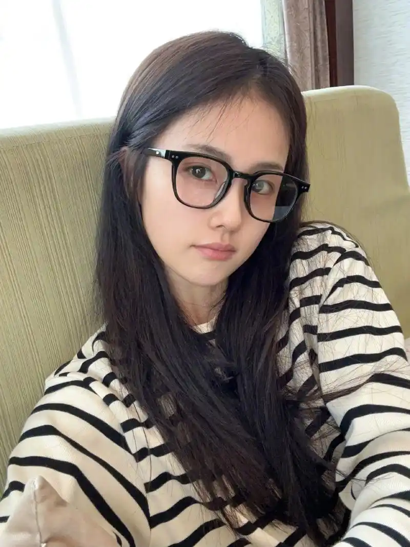 白鹿的日常看起来好随性自然,状态也很不错.