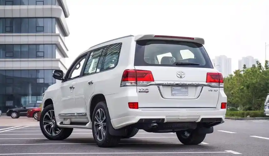 最"成功"的丰田越野车,8缸动力 空气悬挂,新兰德酷路泽真霸气