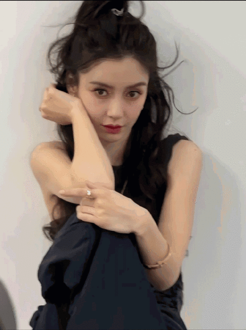 angelababy搞怪表情连拍##杨颖wink好甜