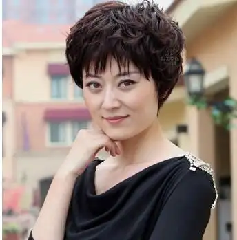 适合中老年烫发短发发型 轻松变时尚年轻