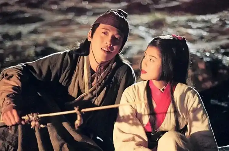 重温《笑傲江湖》:任盈盈惊艳了时代,小尼姑让人"意难平"