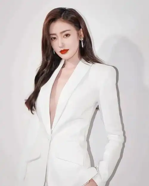 张天爱个人简介以及资料(演员张天爱是演哪部剧正式出道的)_小强知识