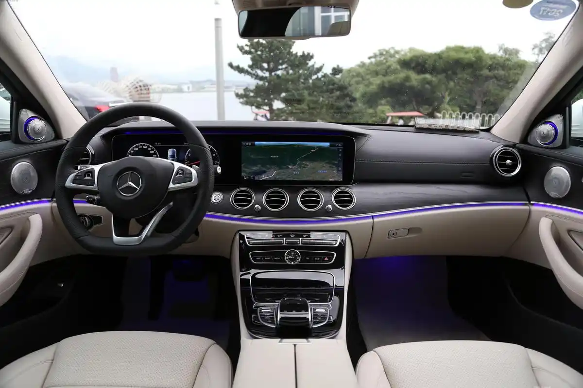 中大型轿车王者试驾全新奔驰e300l