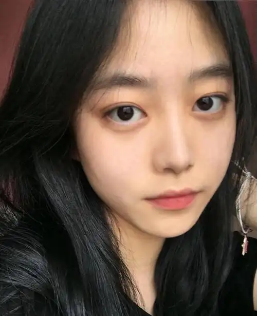 把原相机素颜妹妹p得网红脸一些