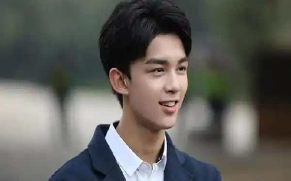 网传胡先煦高考成绩297分,仅比当地艺术线高14分,擦边进中戏