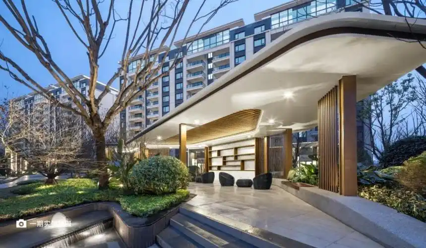 首开龙湖·景粼玖序(备案名:景粼名邸),以品质与实力领秀成都东三环