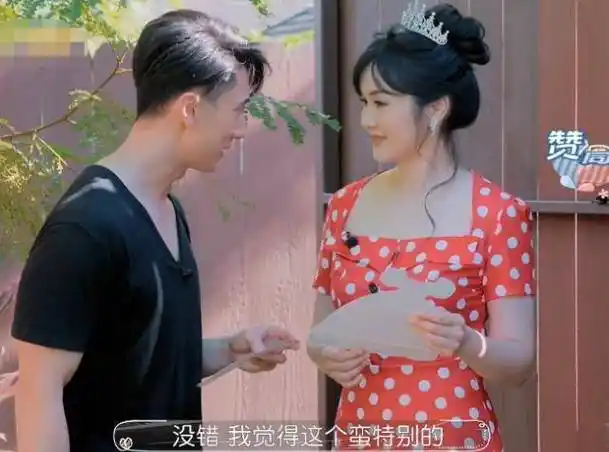 吴尊林丽吟拍婚纱照的方式火了,道具只要几块钱,效果却美翻了_图片