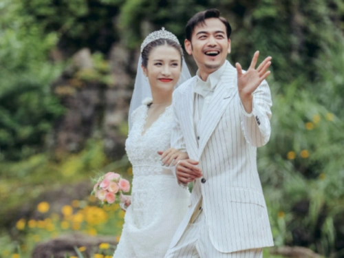 37岁的小包总杨烁藏了9年的老婆居然是我们熟悉的童年女神