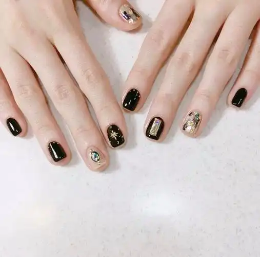 黑色最流行的美甲款式(高冷的黑色系美甲合集)(7)