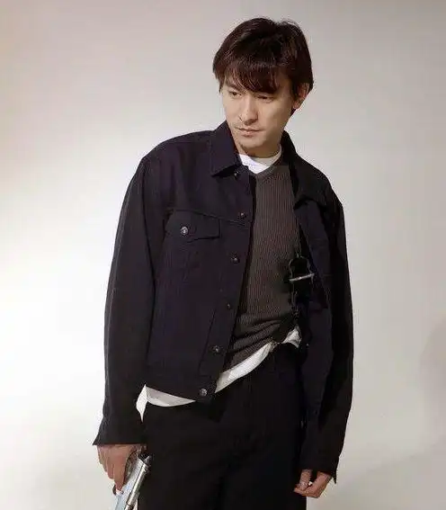 18岁出道当红40年娱乐圈当之无愧第一人天王巨星刘德华