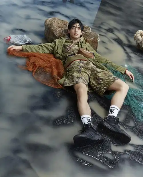 简介:宋威龙全新杂志大片写真图片,分享一组宋威龙图片给大家,图中的