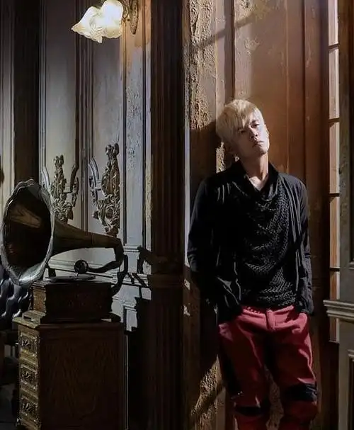 周杰伦《十二新作》金典精美海报曝光 销售飙高