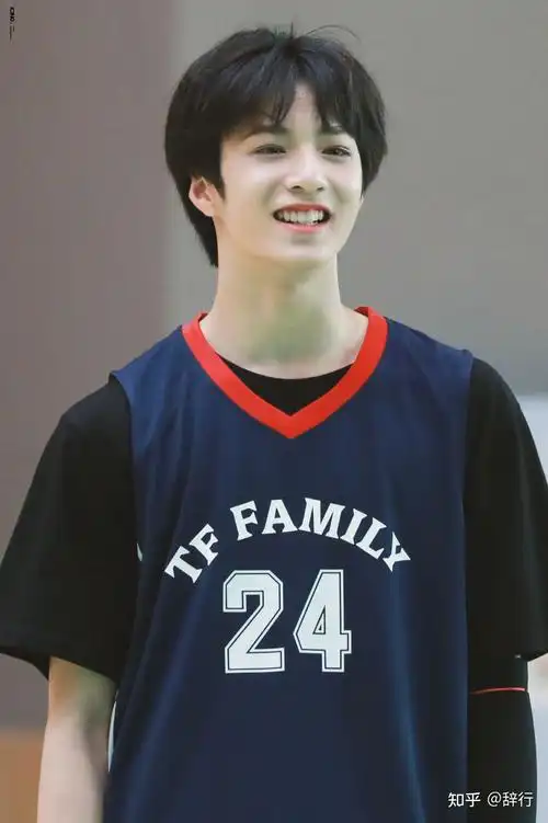 我18楼的大姐们可以分享刘耀文的神图迈