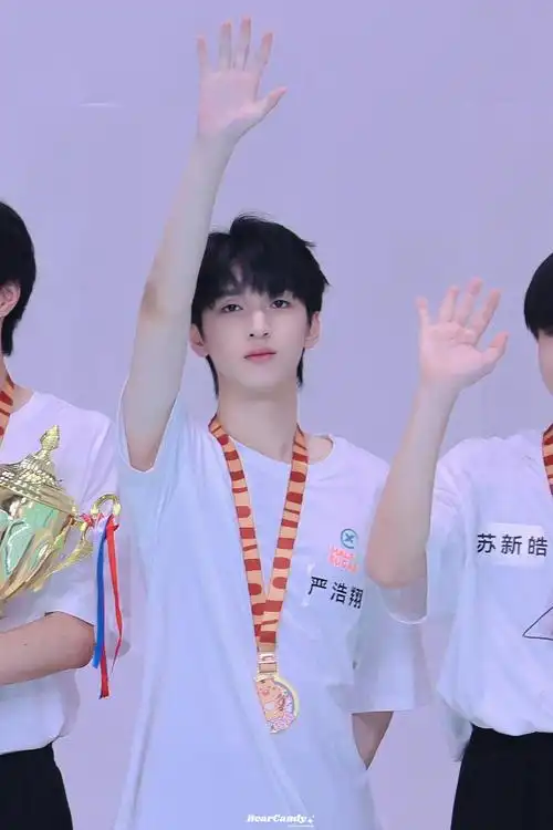 tf家族夏日运动会##严浩翔夏日运动会饭拍生图