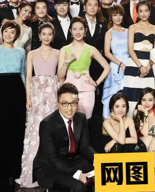 春日玫瑰刘亦菲芭莎礼服灵感气质手绘美甲