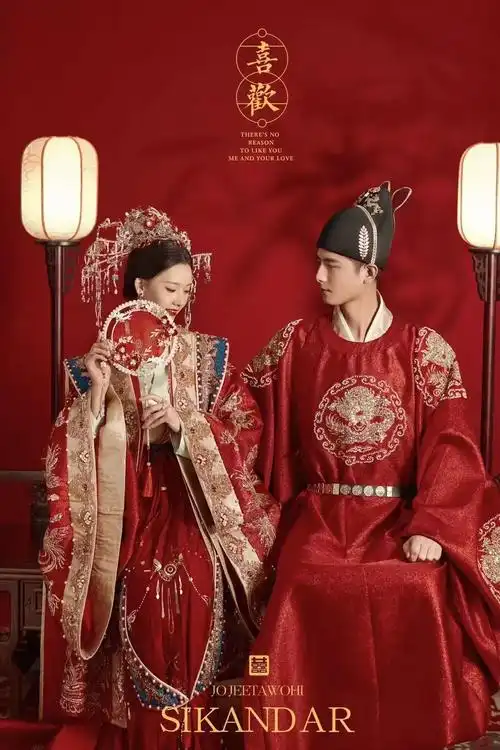 新中式婚嫁服装影楼情侣主题拍照汉服婚纱照凤冠霞披古装演出唐装