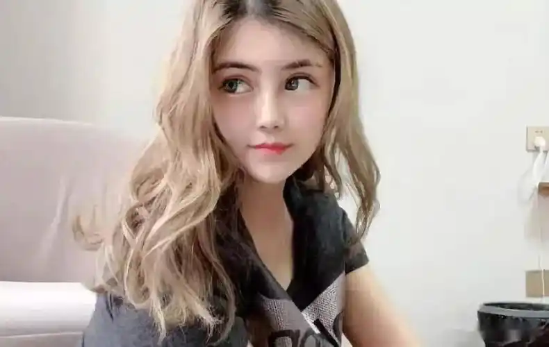 西安混血女孩因为长得太漂亮,一天被表白300次,真人照片曝光