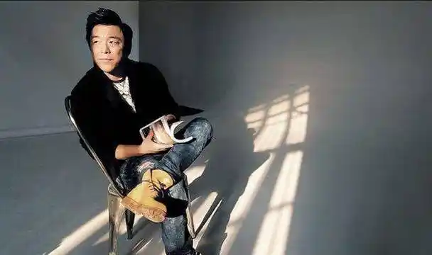 在《创造101》这档综艺中,黄渤有罗志祥这位好友做导师,而在《向往的