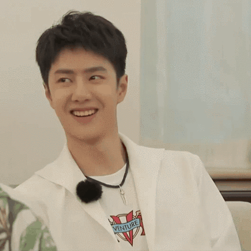 200712 天天向上gif @uniq-王一博 笑容满满王导师