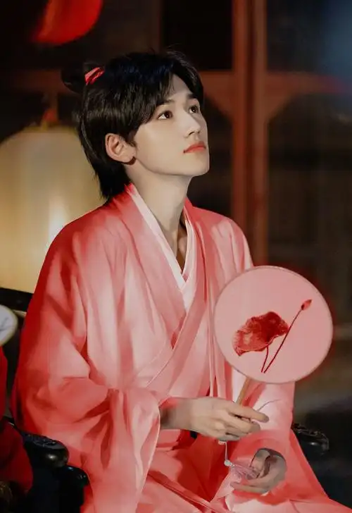 的古装造型女娲在造宋亚轩的时候是不是炫技了请问@时代少年团-宋亚轩