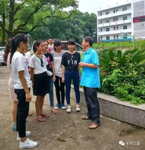 您是夜空中闪耀的星星照亮了我前进的道路一一学生这