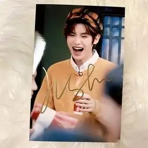 tb977387105淘宝(保真)黄明昊亲笔签名照 无仿无印刷 保真 自藏2人