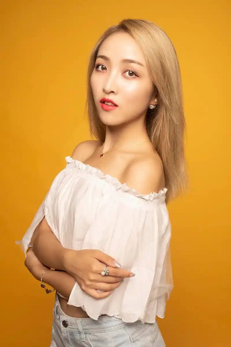 为啥黄头发女孩特别受人喜欢