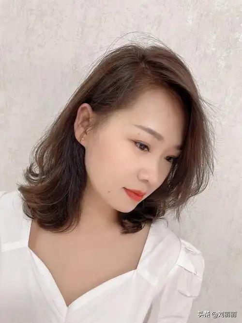 亚麻色头发适合什么女生,看看这14款,效果就是不一样