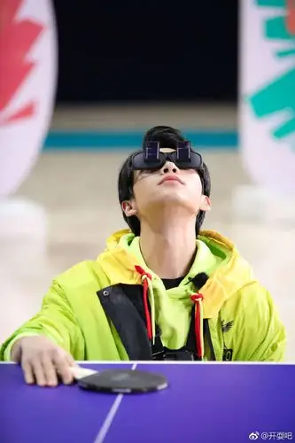 近日,歌手魏晨挑战乒乓球,发掘"国球"新魅力.