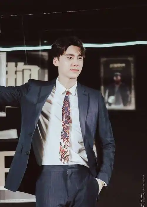 嫖娼"选妃"睡粉丝,娱乐圈男星的落幕,终究都逃不过一个色字_吴亦凡