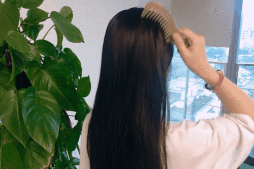 其它 【原创】天天梳头歌 写美篇梳理头发的姿势,自头顶顺势自上而下