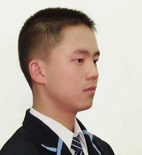 初中生"发型规定"走红,男生板寸还能接受,女生当场"飙泪"