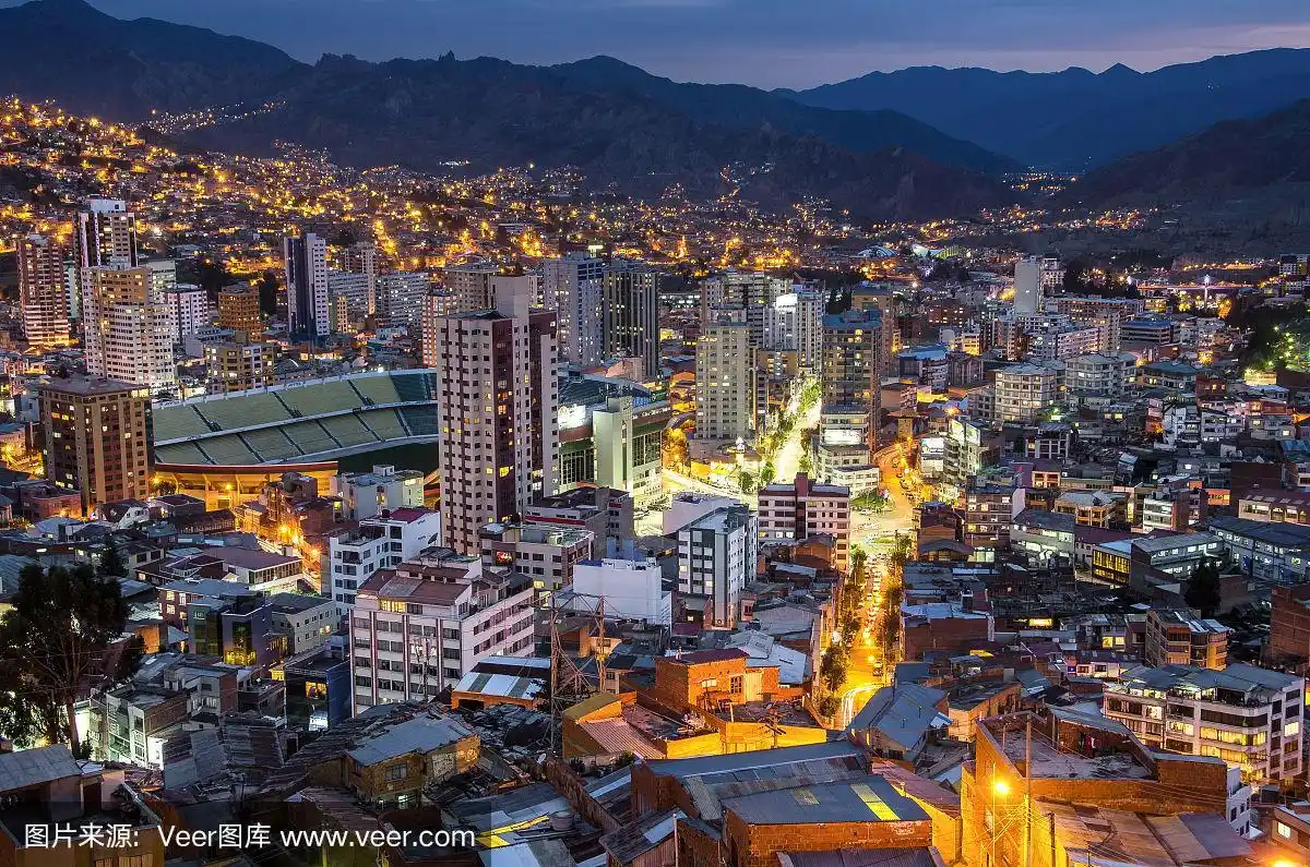 玻利维亚拉巴斯夜景全景