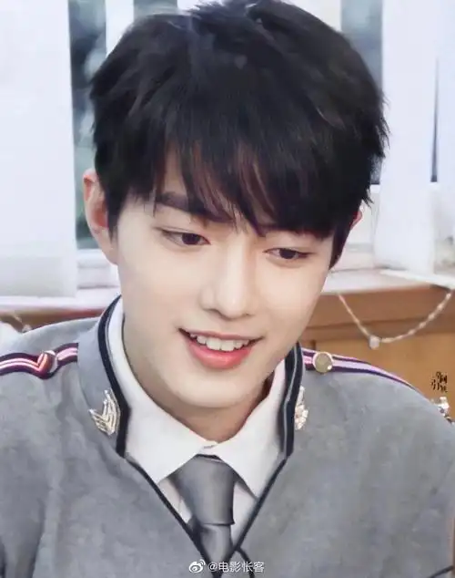 get到了肖战的精致五官和呆萌奶呼呼的憨憨样儿!