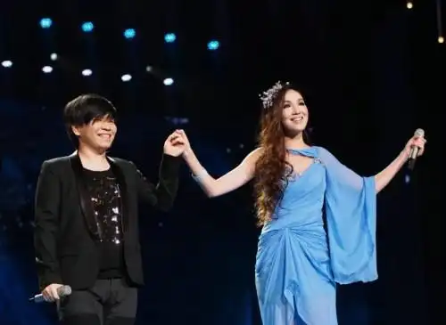 常石磊为什么是前辈歌手,他老婆陈小朵资料照片