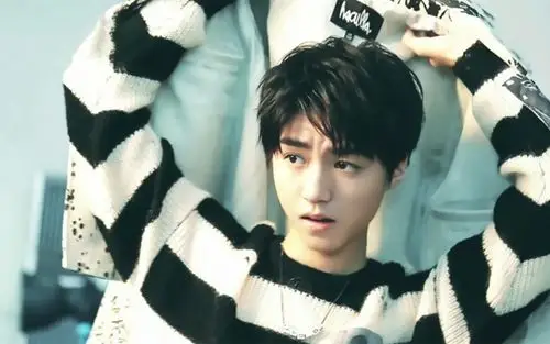 超帅王俊凯个性壁纸_帅气外貌王俊凯