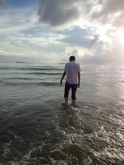 一个人落寞的图片一个人落寞的背影图片2022已更新今日热点